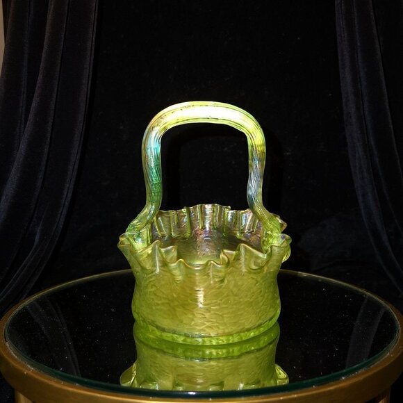 Loetz 1800s Green Iridescent Basket W/ruffled Rim GLOWS UV 365NM - Picture 2 of 9